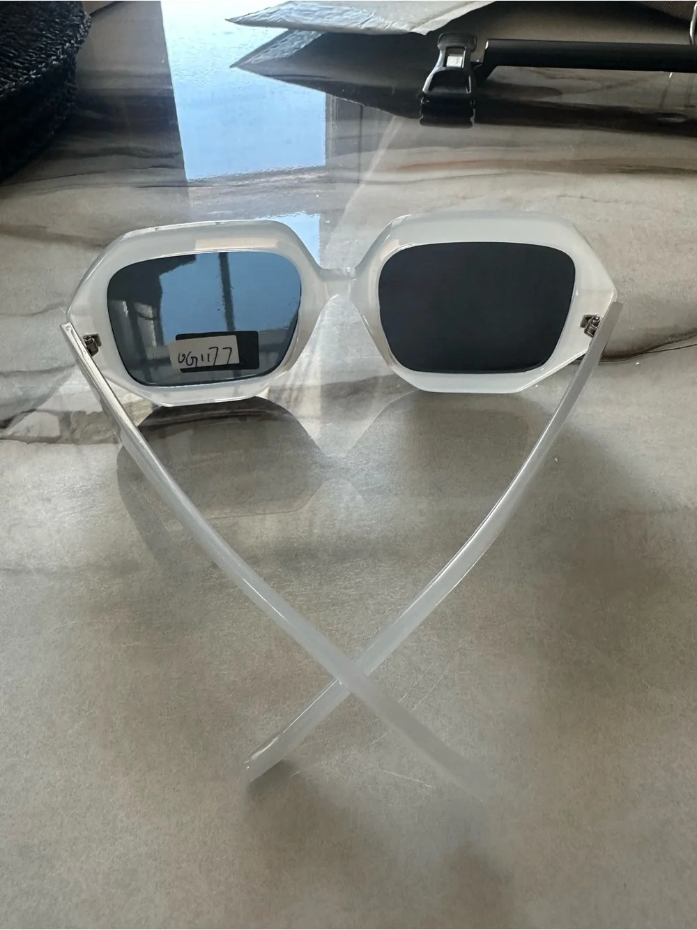 I-SEA White Oversized Geometric Sunglasses Unisex – New With Tags